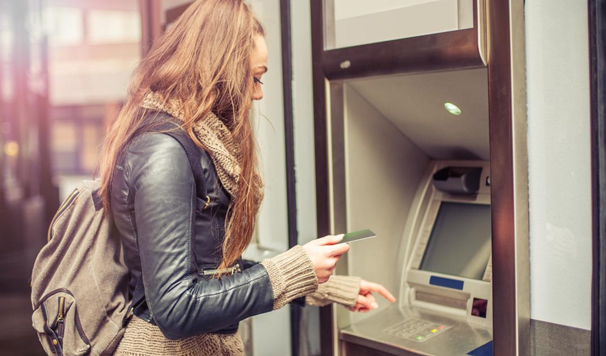 Jak zastrzec kartę w PKO BP? IKO, iPKO, telefon i oddział