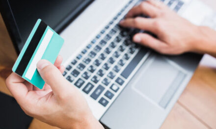 Karty PKO BP – sprawdź ofertę kart kredytowych, debetowych i wielowalutowych PKO