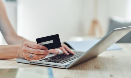 Karty VeloBank – sprawdź ofertę kart kredytowych, debetowych i wielowalutowych VeloBank