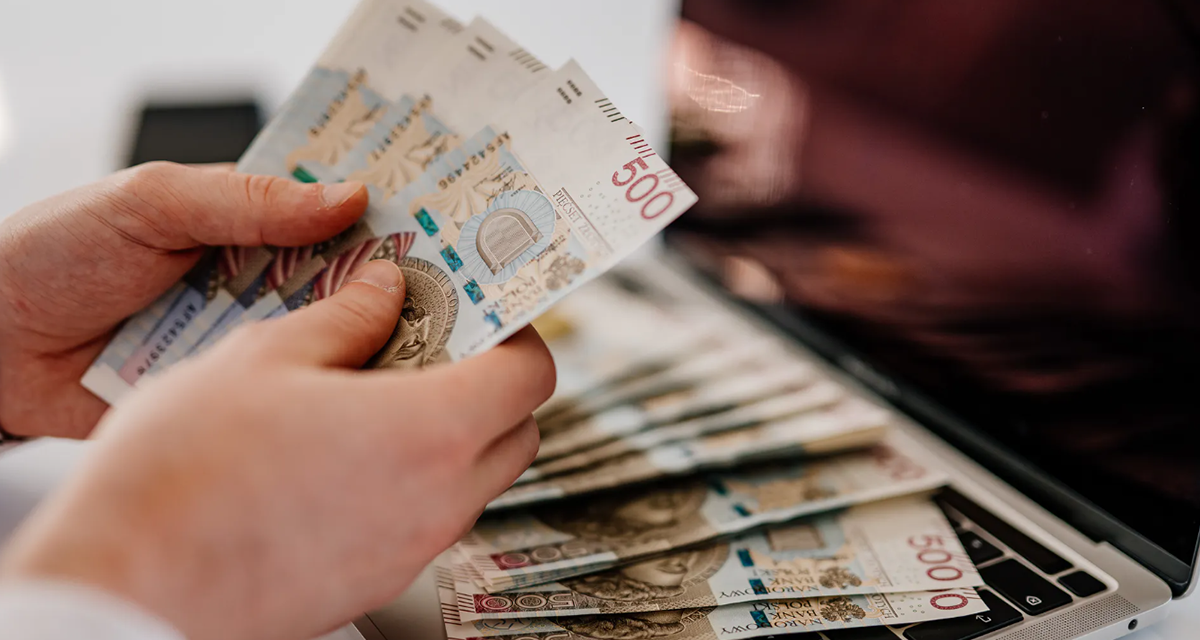 PKO BP uderza z gigantyczną ofertą! Nawet 3470 zł zysku z lokaty, ale uwaga na kruczki