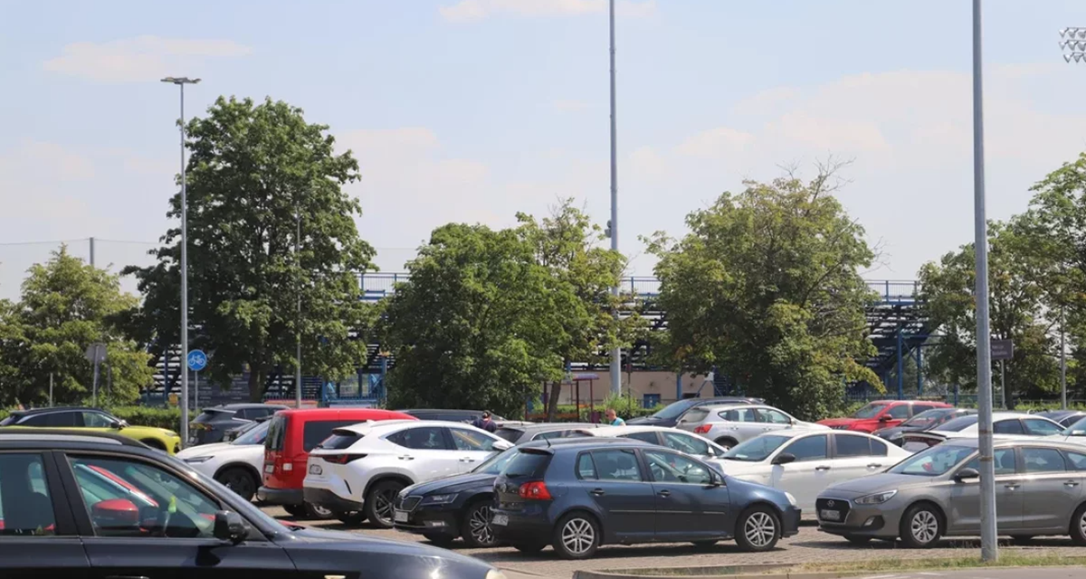 Płatny parking pod dyskontem pochłania setki złotych. Mandat dostaniesz nawet z paragonem