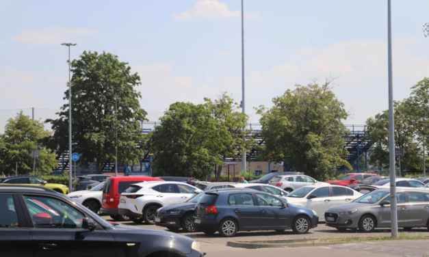 Płatny parking pod dyskontem pochłania setki złotych. Mandat dostaniesz nawet z paragonem