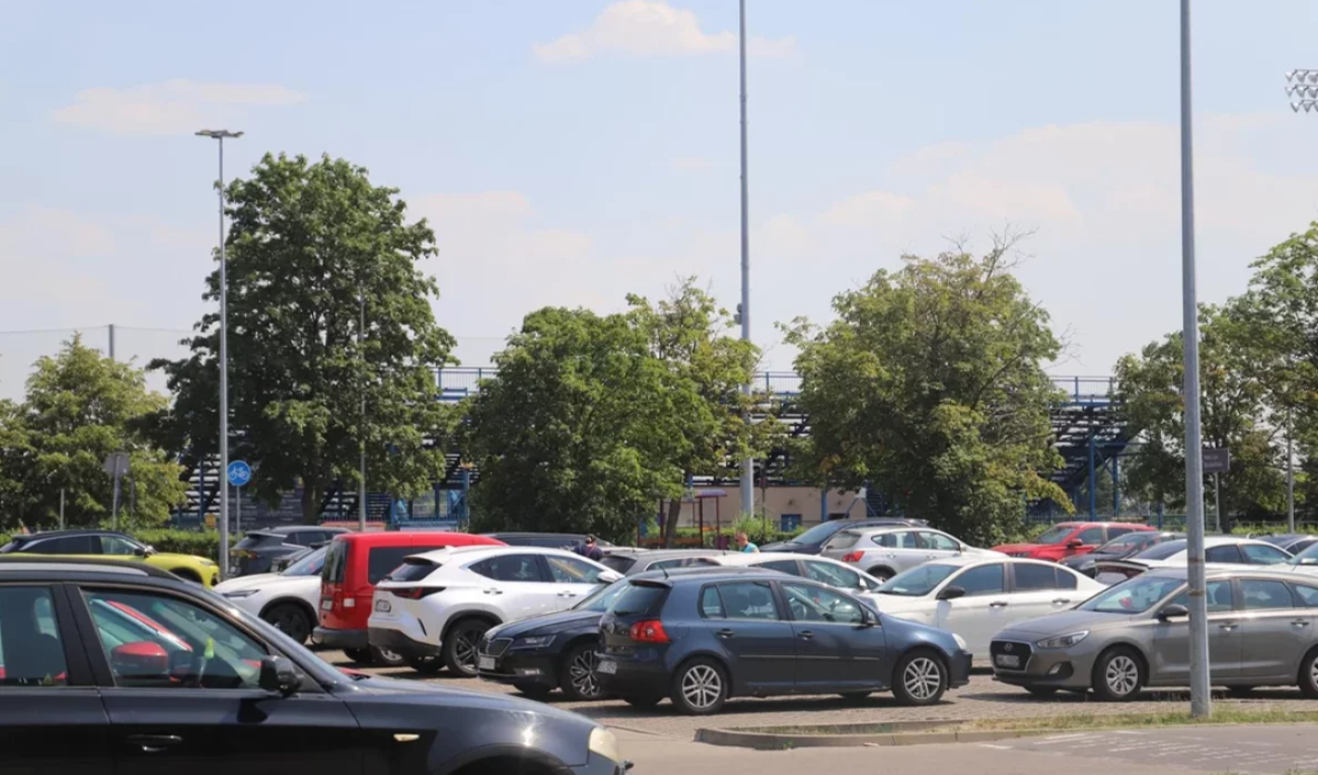 Płatny parking pod dyskontem pochłania setki złotych. Mandat dostaniesz nawet z paragonem