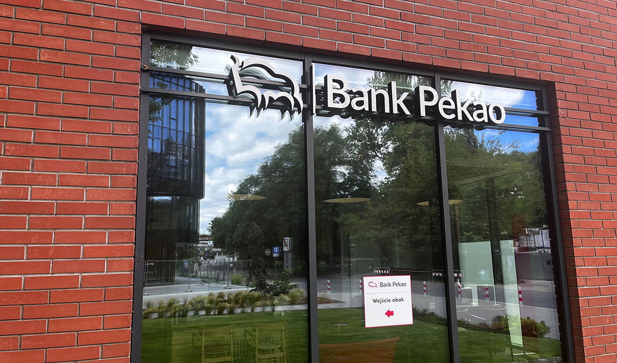 Bank Pekao od 1 września naliczy opłatę za wpłaty Euronet. Jak jej uniknąć?