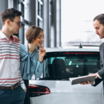 Kupiłeś używane auto? Pamiętaj o podatku PCC, bo skarbówka uderzy potężną grzywną w 2026 roku