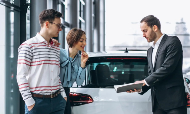 Kupiłeś używane auto? Pamiętaj o podatku PCC, bo skarbówka uderzy potężną grzywną w 2026 roku
