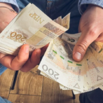 Płaca minimalna 2027: 4950 zł brutto. Tyle może zostać na rękę
