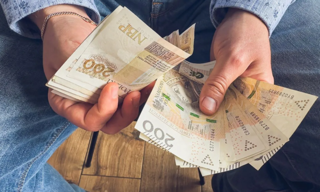 Płaca minimalna 2027: 4950 zł brutto. Tyle może zostać na rękę