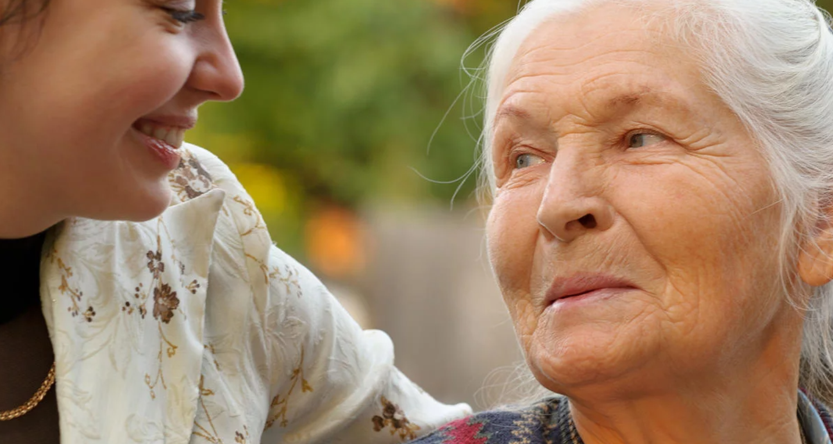 Rusza wyczekiwany bon senioralny. Pułapka dochodowa może pozbawić Cię wsparcia