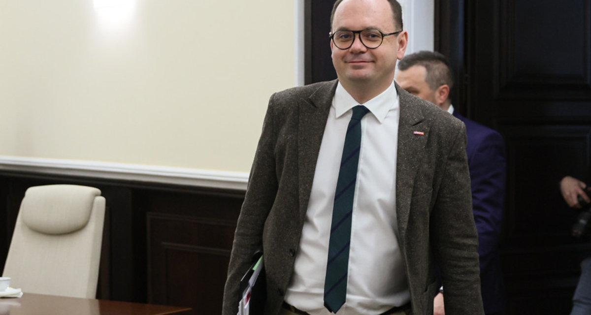 Waloryzacja 800 plus oddala się w czasie. Zaskakująca deklaracja wiceministra