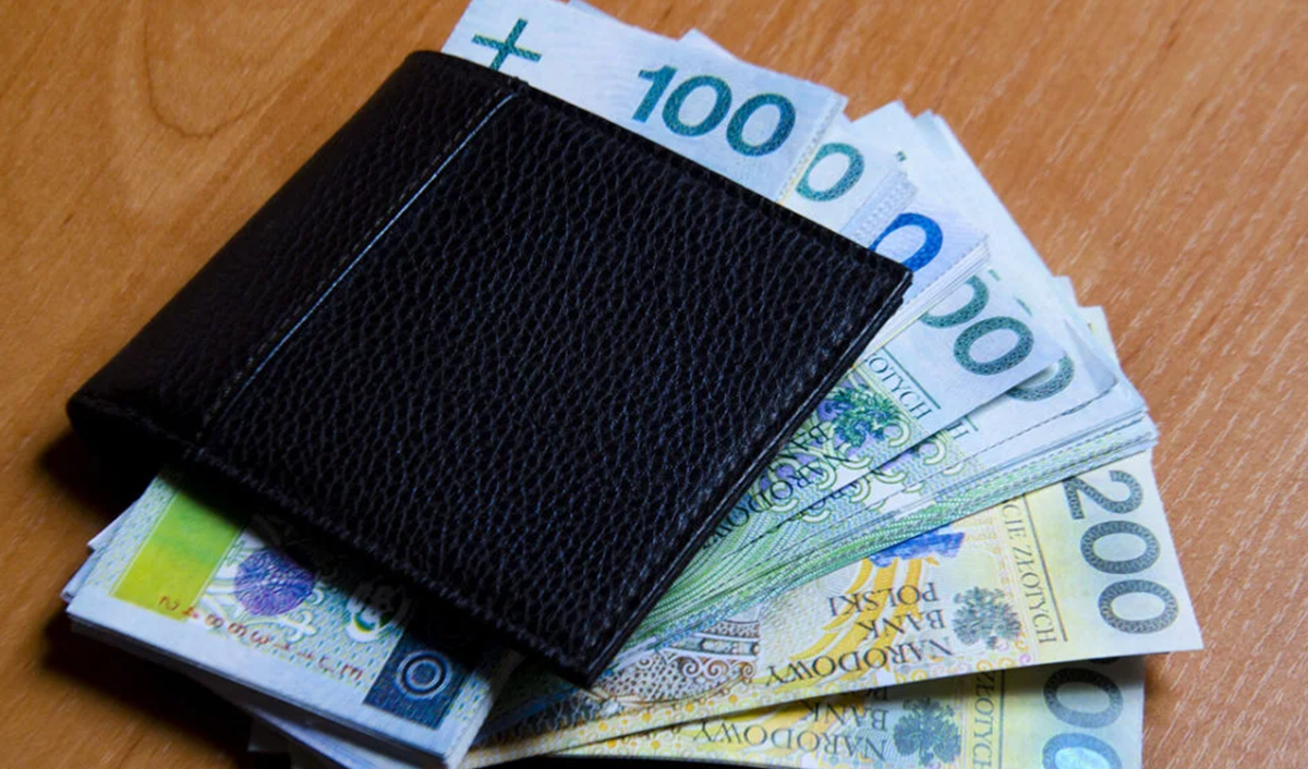 Banki mają przestać naliczać odsetki od prowizji. Co wyrok TSUE oznacza dla kredytobiorców?