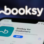 Booksy zwalnia około 200 osób. Co firma powiedziała o AI i zmianie strategii?