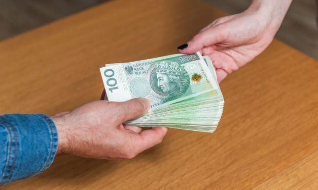 Darowizna od rodziców może stracić zwolnienie. Fiskus wskazuje błędy przy przelewach
