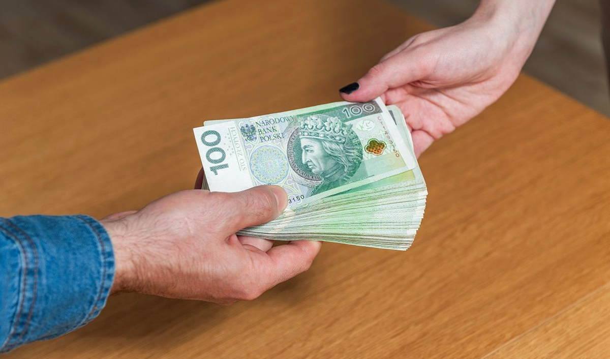 Darowizna od rodziców może stracić zwolnienie. Fiskus wskazuje błędy przy przelewach