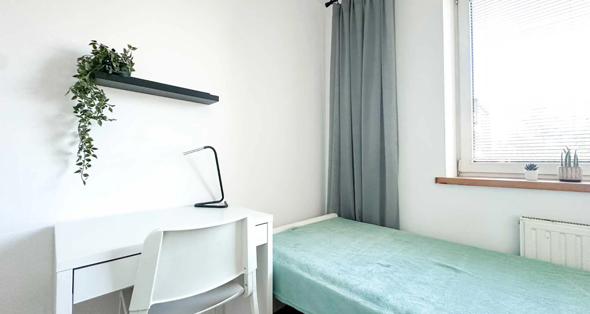 Pokój dla studenta we wrześniu 2026. Warszawa ponad 1300 zł, Katowice około 900 zł