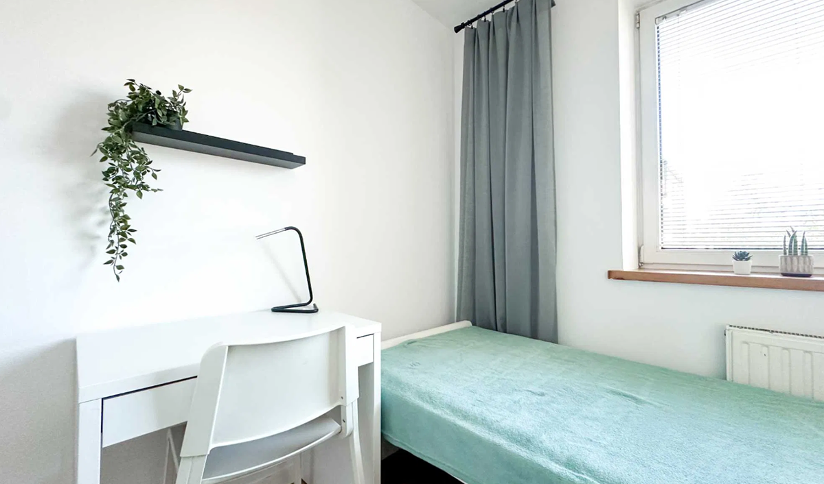 Pokój dla studenta we wrześniu 2026. Warszawa ponad 1300 zł, Katowice około 900 zł