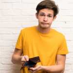 Renta rodzinna: do kiedy uczeń lub student musi dostarczyć zaświadczenie do ZUS, żeby nie stracić wypłaty?