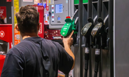 Ropa przekroczyła 100 dolarów. Kiedy benzyna i diesel mogą podrożeć w Polsce?