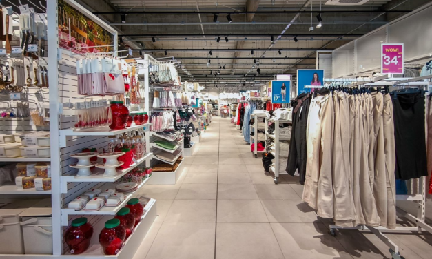 Sinsay dolicza opłatę logistyczną. Oficjalnie 1,99 zł lub 4,99 zł za sztukę
