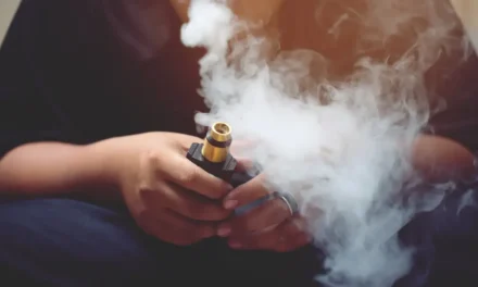 Akcyza na e-papierosy od 2027 roku: 22 zł podatku w 10 ml płynu. Co zmienia ustawa?