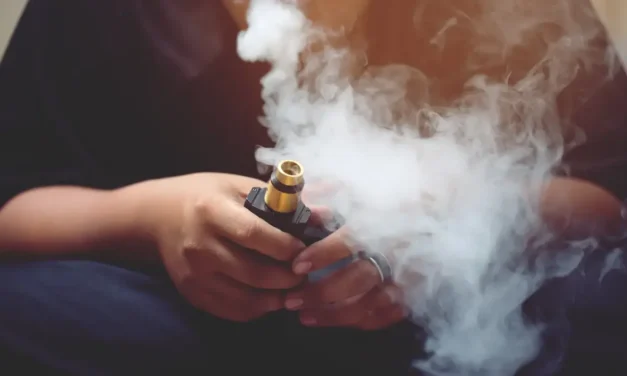 Akcyza na e-papierosy od 2027 roku: 22 zł podatku w 10 ml płynu. Co zmienia ustawa?