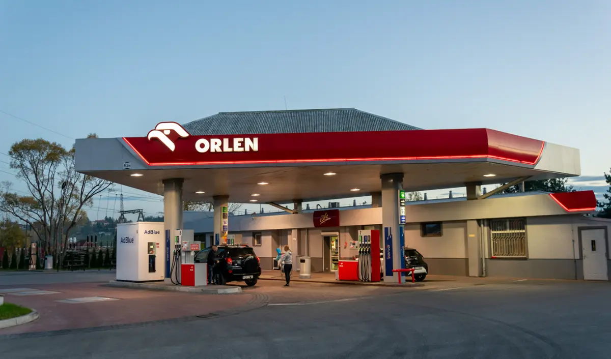 Ceny paliw 21 października 2026: benzyna taniej, diesel drożej. Ile kosztuje 50 litrów?