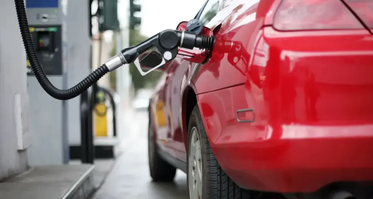 Ceny paliw 28 października 2026: diesel do 8,28 zł, benzyna taniej. Ile kosztuje 50 litrów?