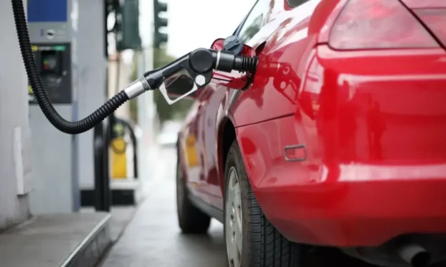 Ceny paliw 28 października 2026: diesel do 8,28 zł, benzyna taniej. Ile kosztuje 50 litrów?
