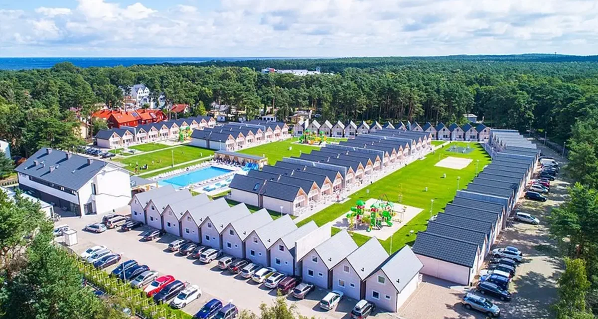 Dopłaty za nocleg w Holiday Park & Resort pod lupą UOKiK. Co obejmuje cena rezerwacji?