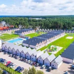 Dopłaty za nocleg w Holiday Park & Resort pod lupą UOKiK. Co obejmuje cena rezerwacji?