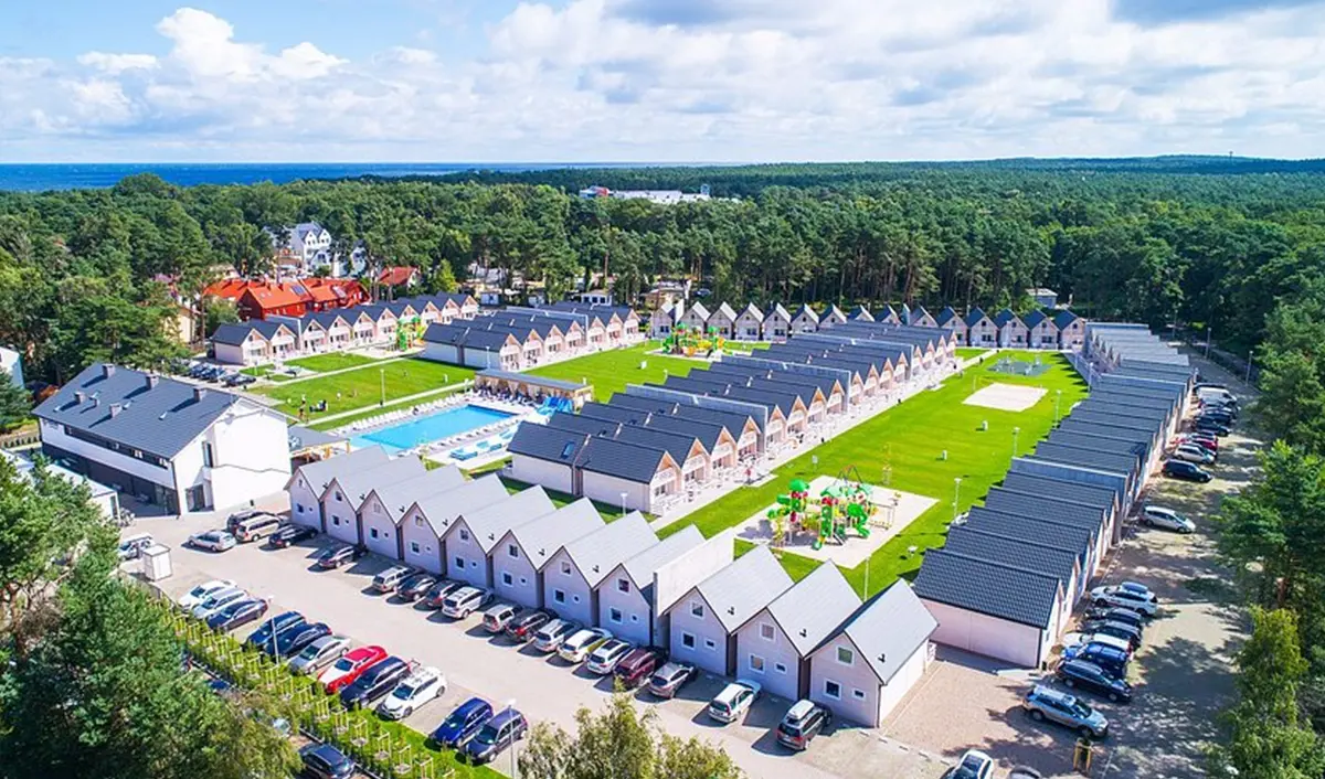 Dopłaty za nocleg w Holiday Park & Resort pod lupą UOKiK. Co obejmuje cena rezerwacji?