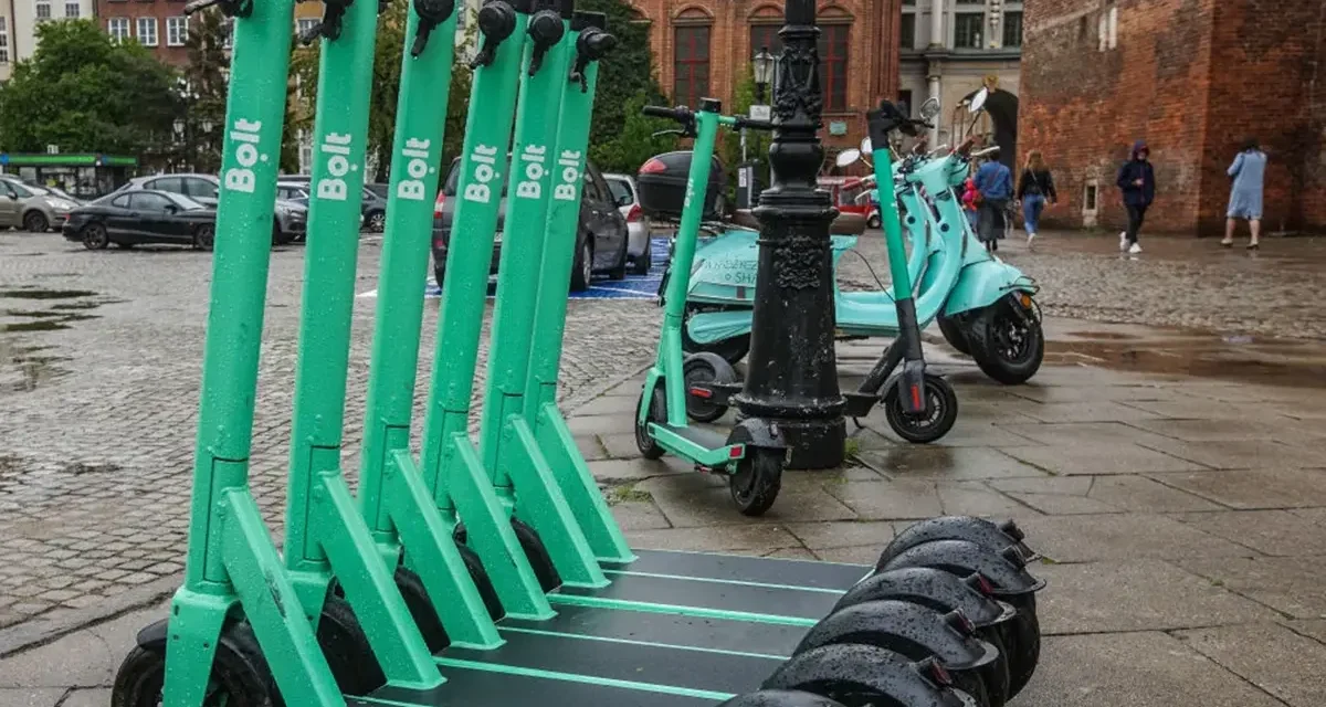 Nowe przepisy dla e-hulajnóg: planowane kary, kontrole i strefy parkowania. Co już obowiązuje?