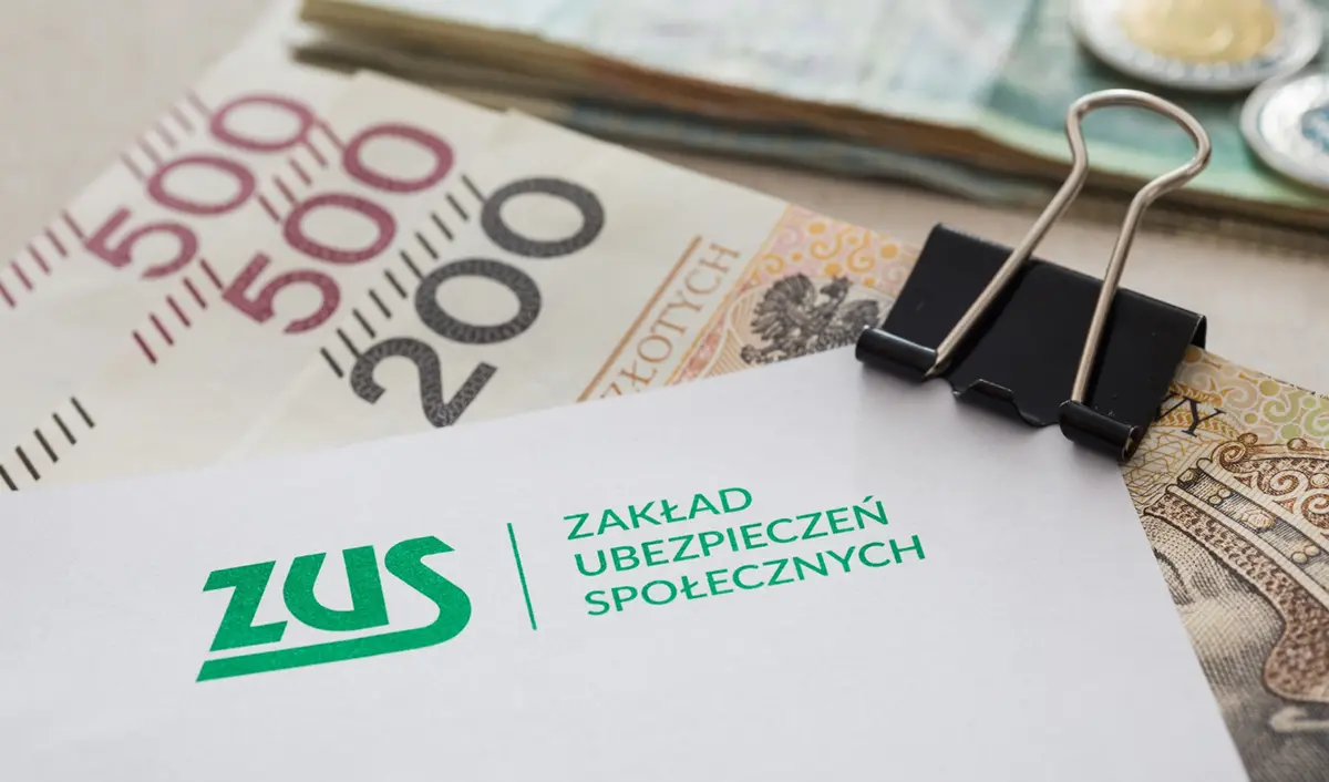 Pracownicy ZUS: 220 zł brutto podwyżki z wyrównaniem i nagrody do 5500 zł