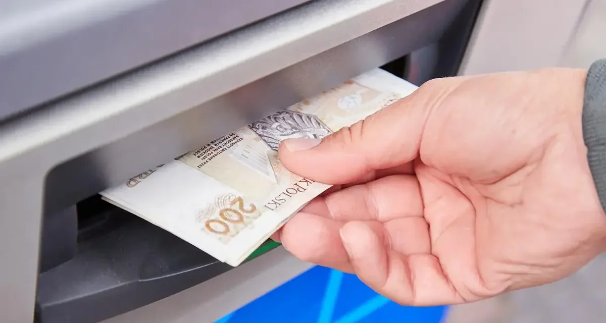 UOKiK nałożył 147 mln zł kar na cztery banki. Co zakwestionowano w zmianach opłat i umów?