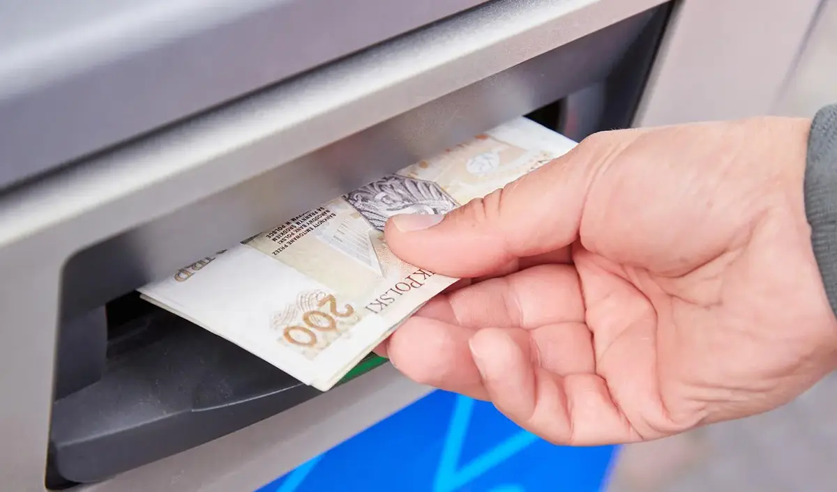 UOKiK nałożył 147 mln zł kar na cztery banki. Co zakwestionowano w zmianach opłat i umów?